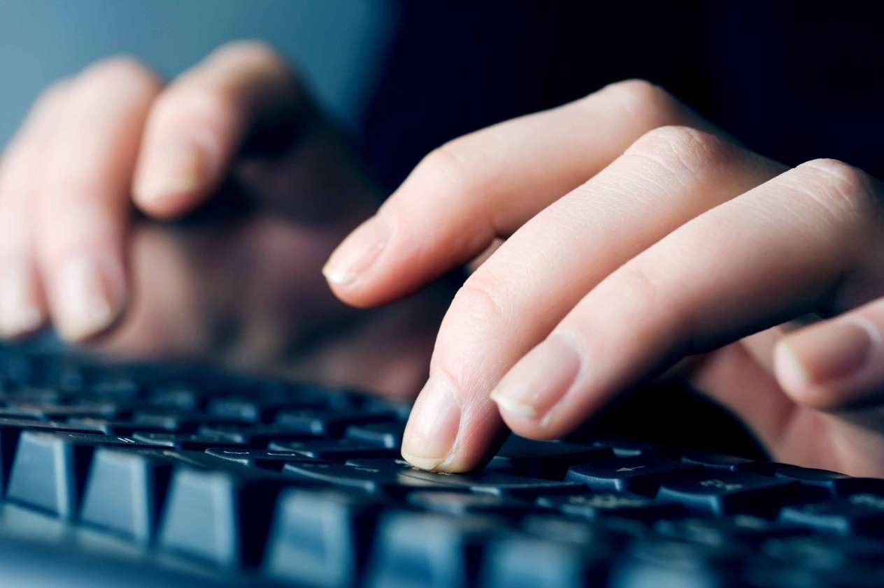 I will do fast typing job in English and Persian