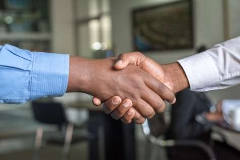 Multilingual translation specialist mastering 6 languages