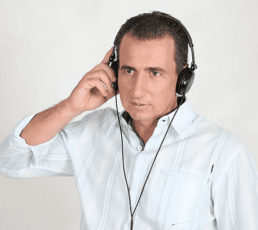 Brazilian Portuguese Voice Over - Locutor Profissional