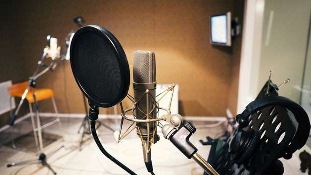 I will record a VoiceOver in LatinAmerican Spanish image 1