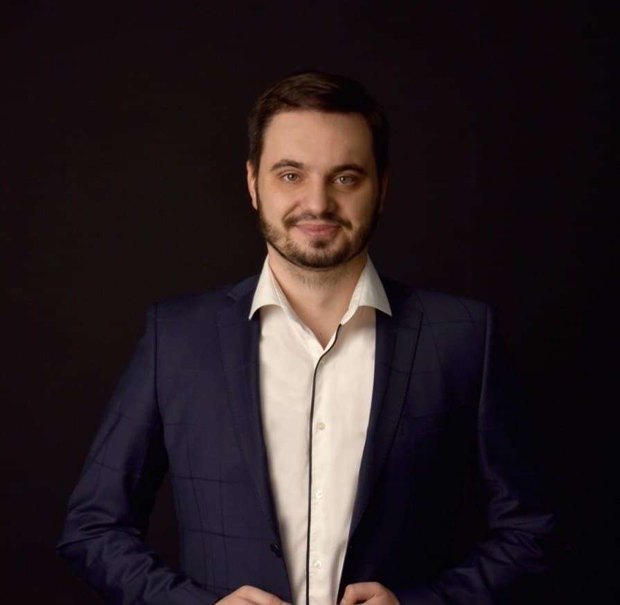 I am Financial Analyst and Treasurer in Crypto